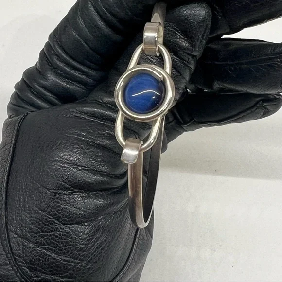 Vintage Silver Bangle Bracelet with enclosed Blue Stone Gemstone - Picture 2 of 6